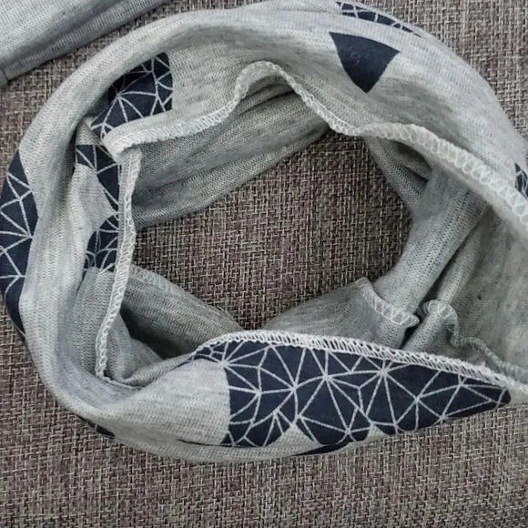 Baby Boy Pom Pom Beanie & Scarf - Picture 4 of 6